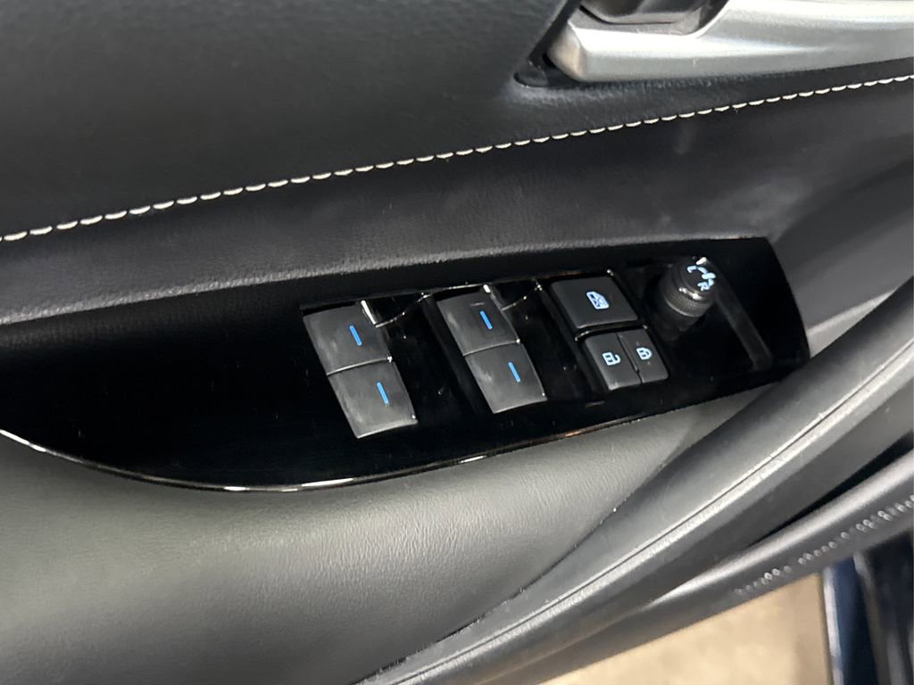 Used 2022 Toyota Corolla SE w/ SE Preferred Package image 28