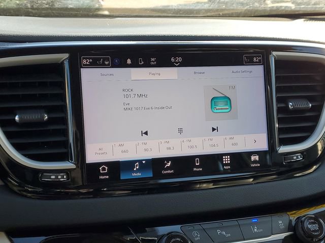 Used 2023 Chrysler Pacifica Touring-L image 23