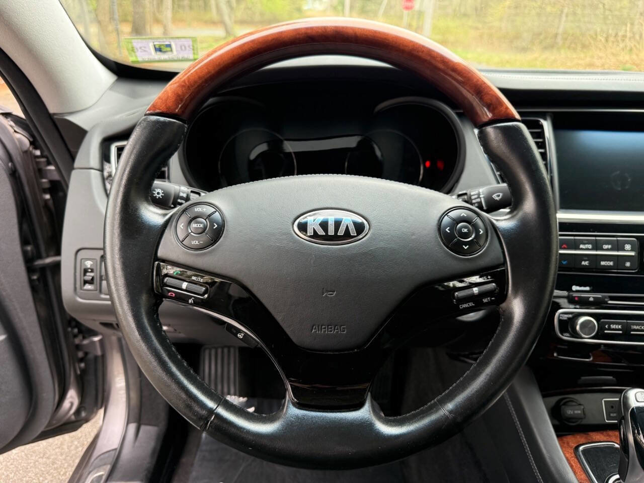 Used 2015 Kia K900 Premium w/ Interior Highline Package image 20
