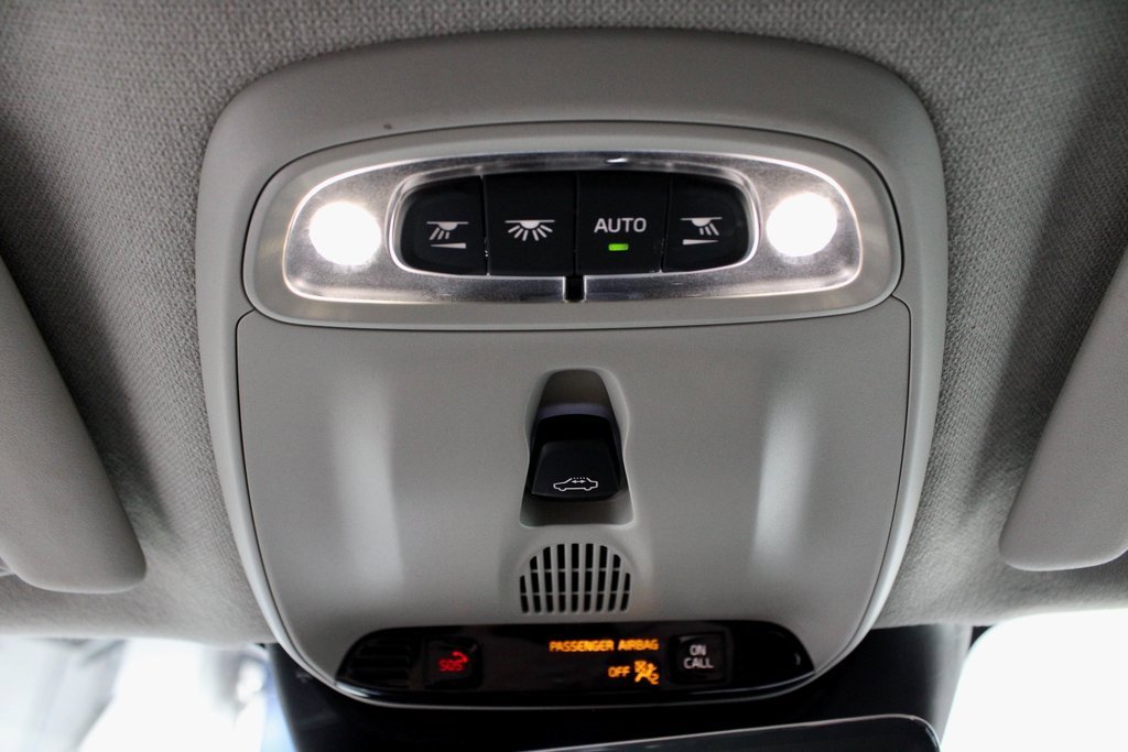 Used 2022 Volvo XC40 T5 Inscription image 24