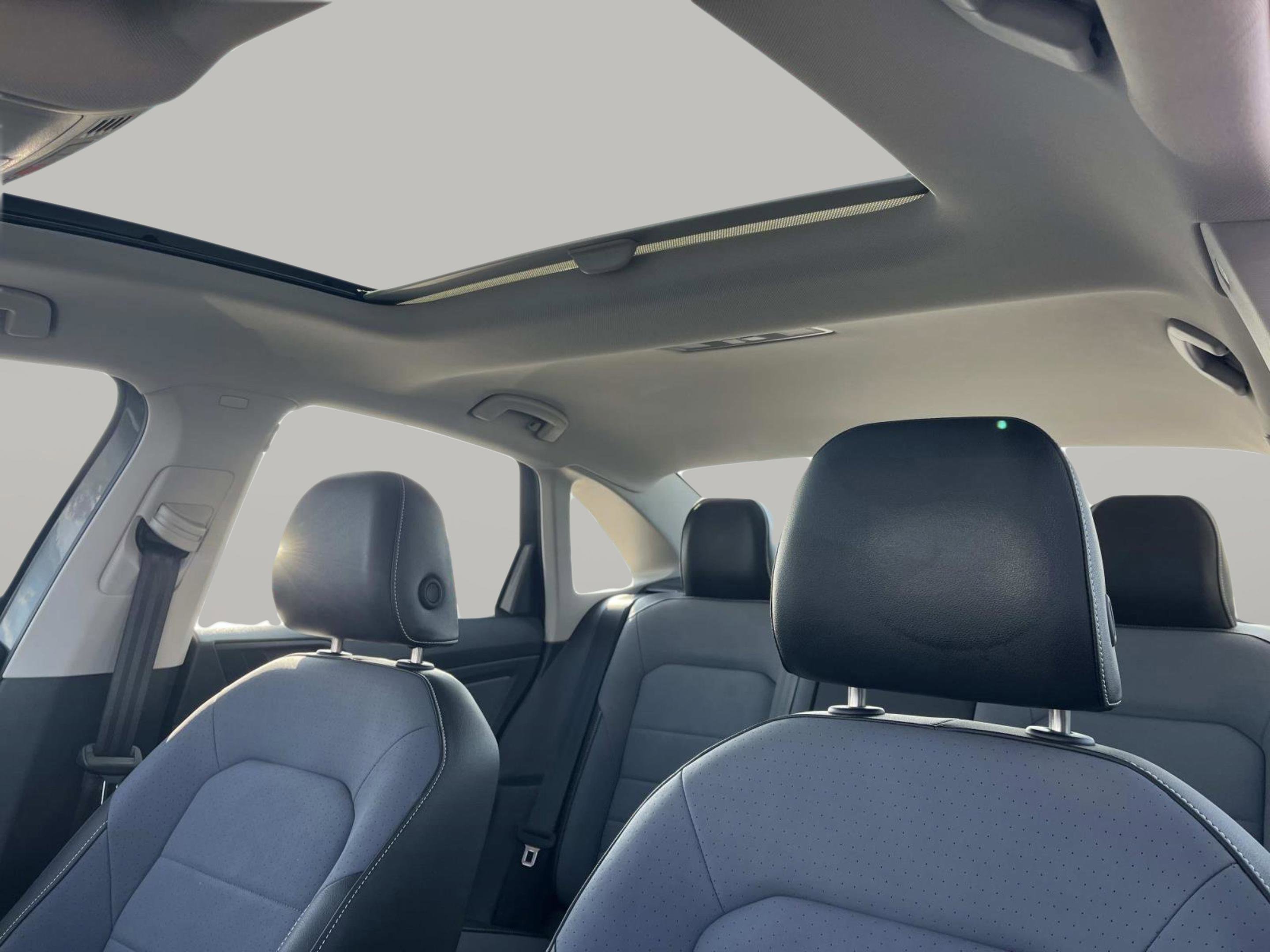 Used 2025 Volkswagen Jetta SE image 28