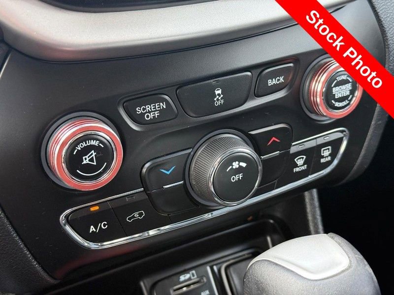 Used 2017 Jeep Cherokee Trailhawk image 28