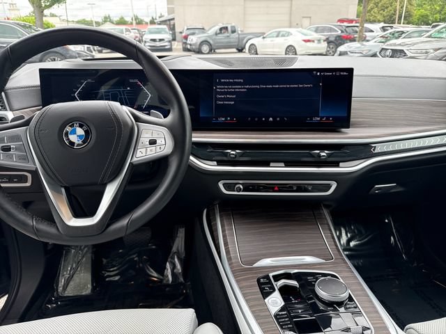 Used 2024 BMW X7 xDrive40i w/ Premium Package AWD/4WD image 14