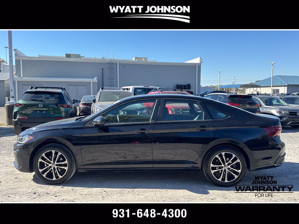 Used 2025 Volkswagen Jetta Sport FWD image 2