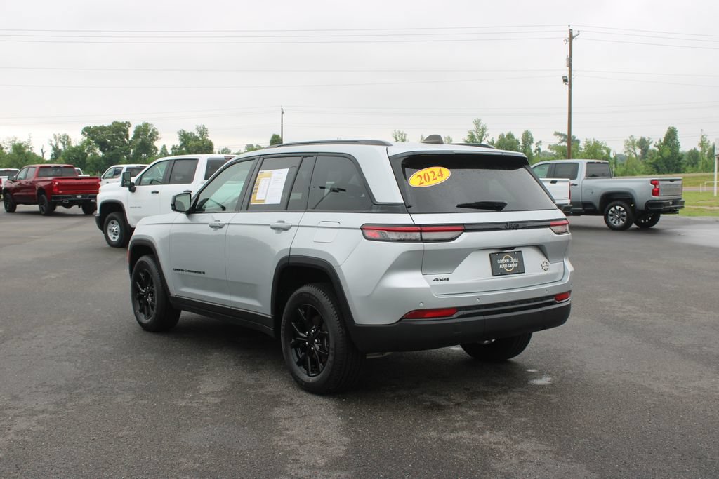 Used 2024 Jeep Grand Cherokee Altitude AWD/4WD image 7