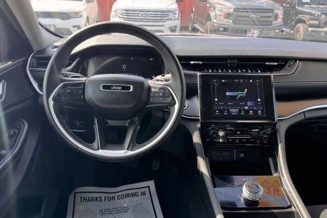 Used 2024 Jeep Grand Cherokee Laredo RWD image 10