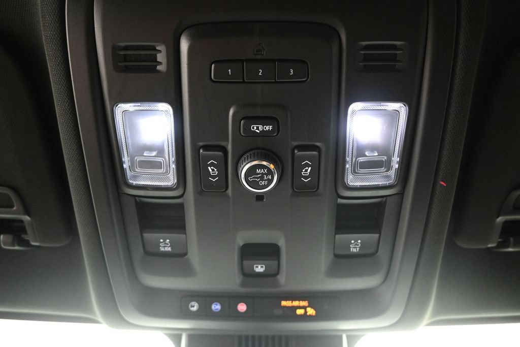 Used 2024 Chevrolet Tahoe Premier AWD/4WD image 24