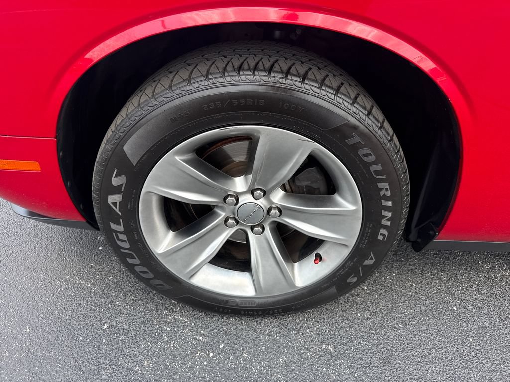 Used 2016 Dodge Challenger SXT RWD image 11