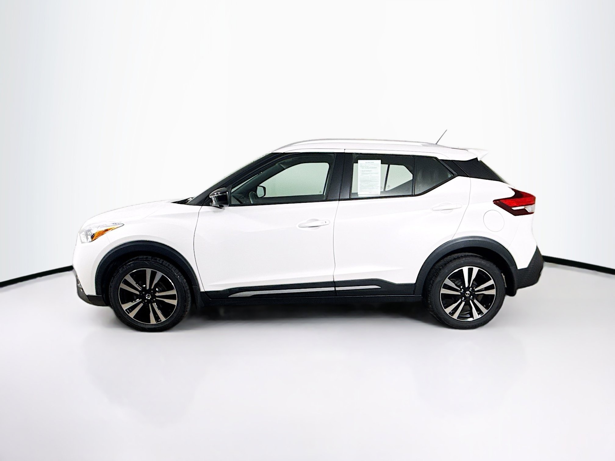 Used 2019 Nissan Kicks SR w/ SR Premium Package FWD image 7