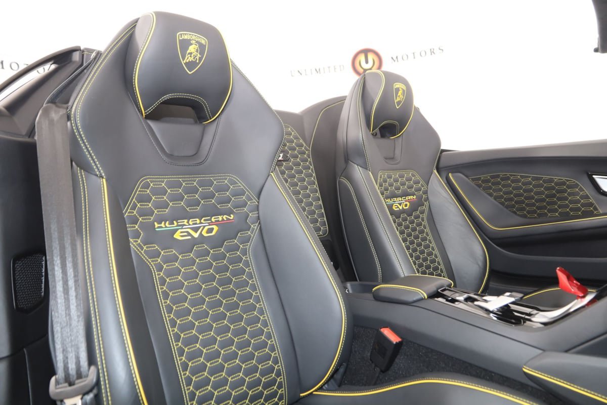 Used 2023 Lamborghini Huracan EVO RWD image 15