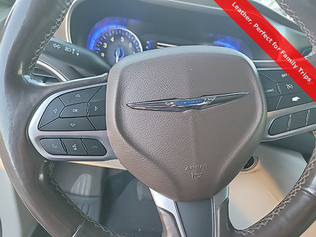 Used 2019 Chrysler Pacifica Touring-L image 25