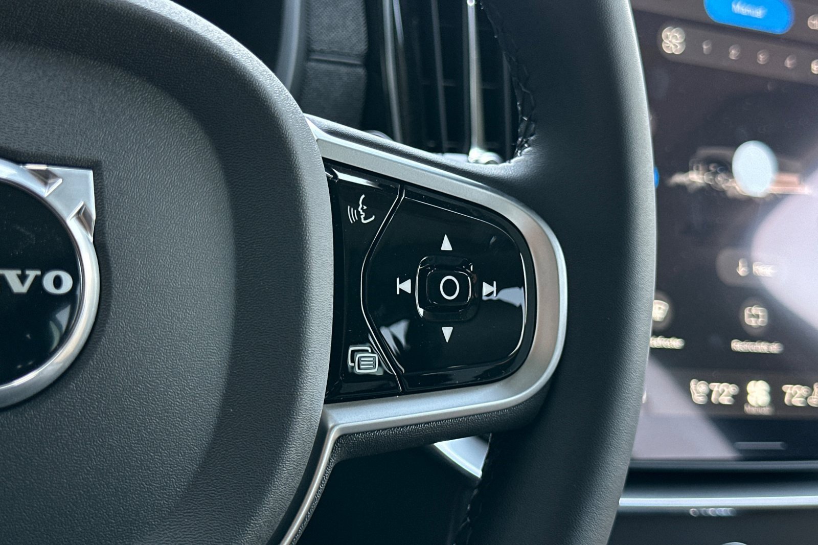 New 2026 Volvo XC90 B6 Ultra w/ Protection Package image 30