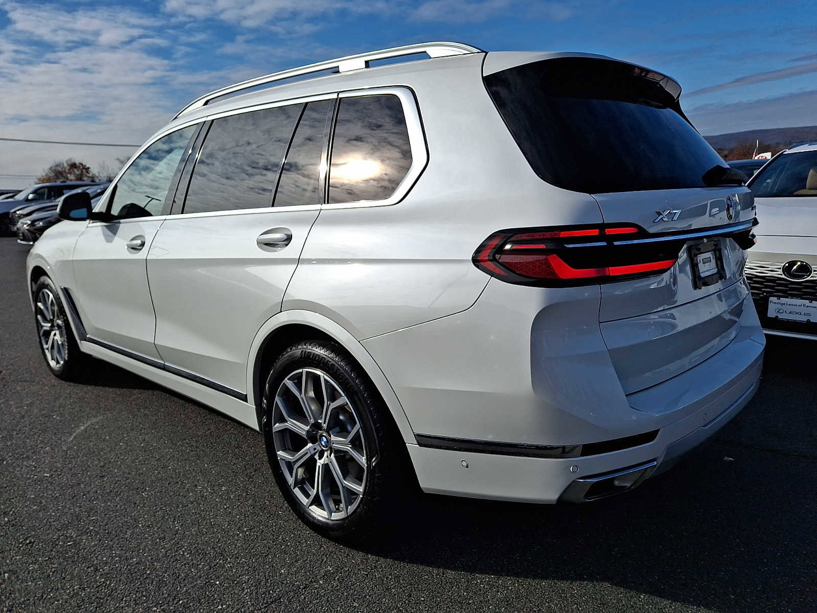 Used 2023 BMW X7 xDrive40i w/ Premium Package image 5