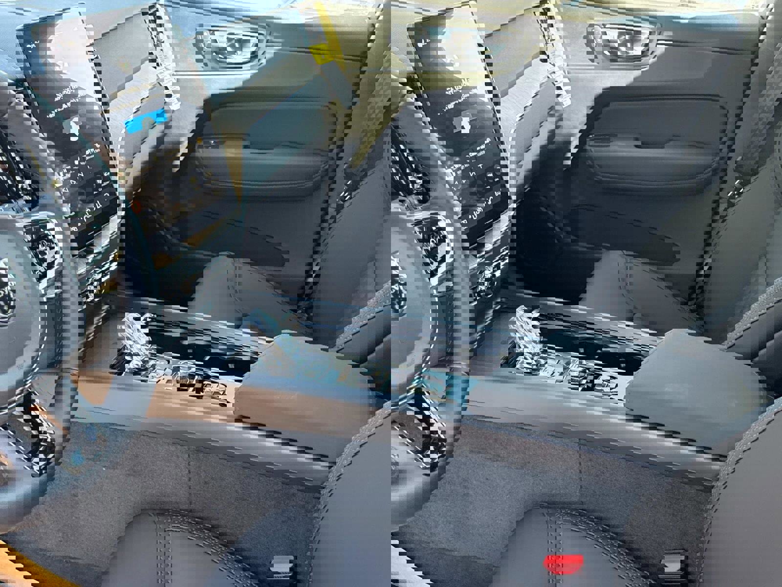 New 2026 Volvo XC60 B5 Plus w/ Climate Package image 20