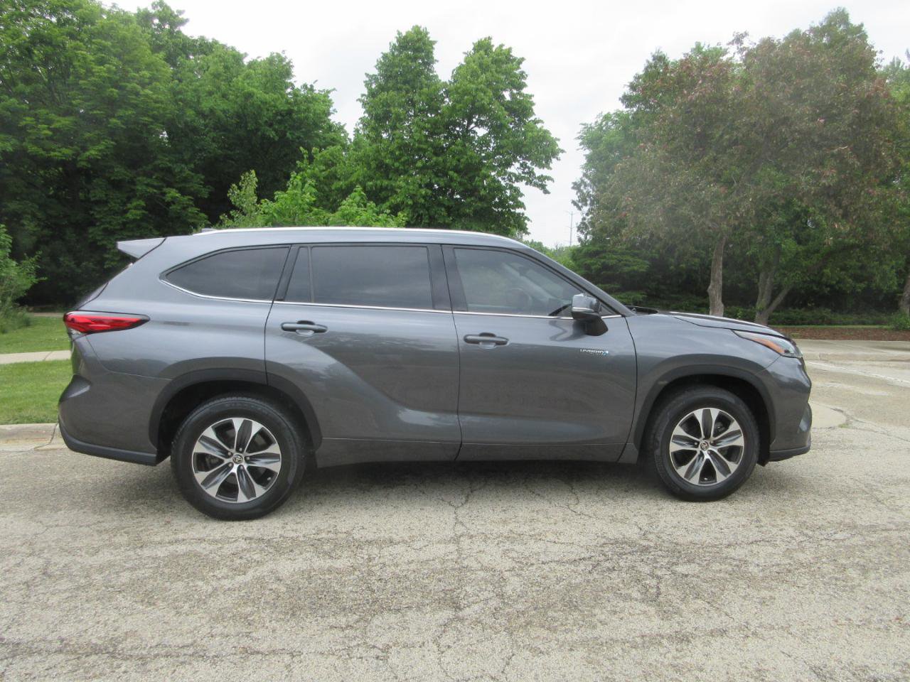 Used 2021 Toyota Highlander XLE FWD image 8