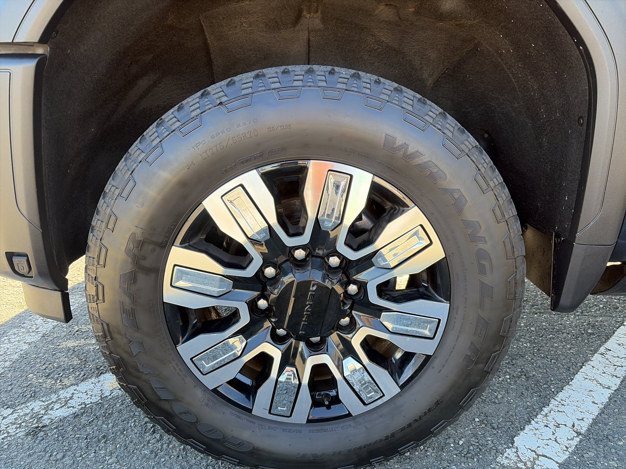 Used 2024 GMC Sierra 3500 Denali w/ Denali Reserve Package AWD/4WD image 2
