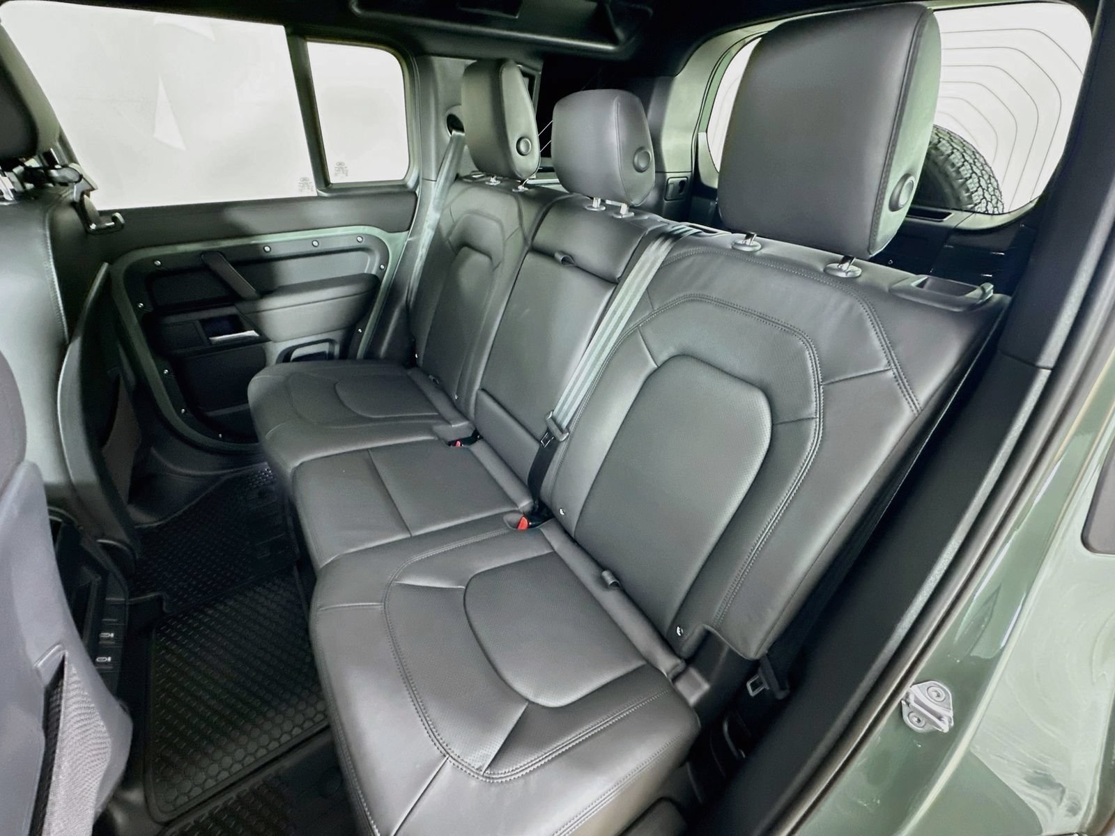 New 2026 Land Rover Defender 110 Trophy Edition AWD/4WD image 36