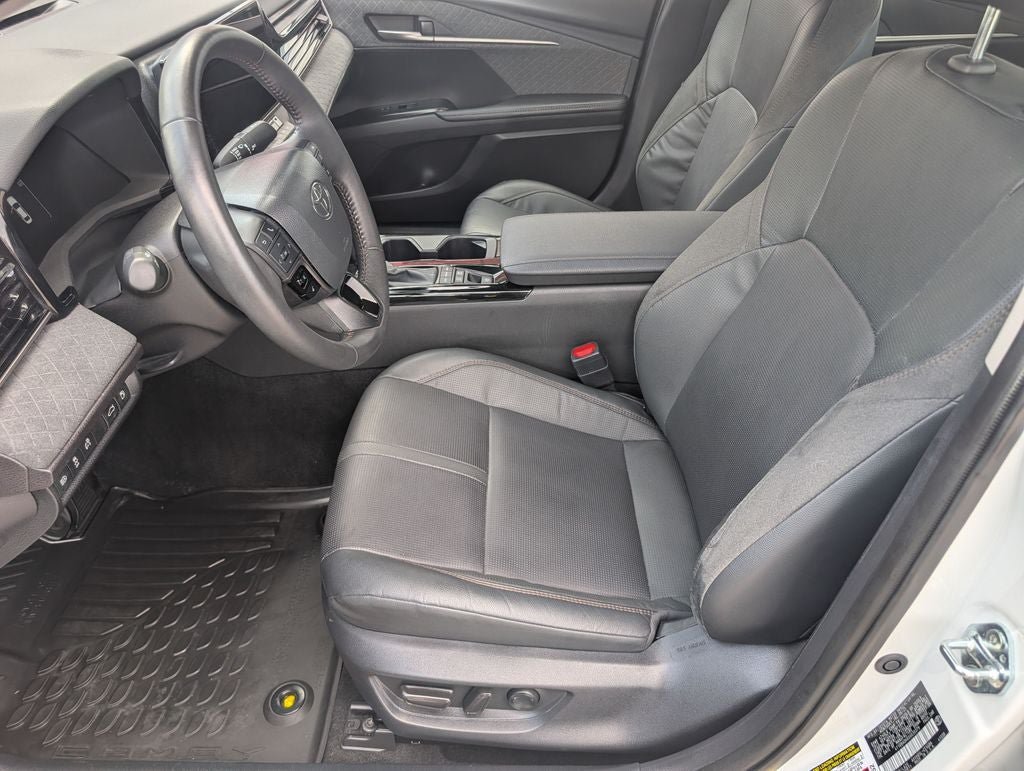 Used 2025 Toyota Camry XLE AWD/4WD image 13