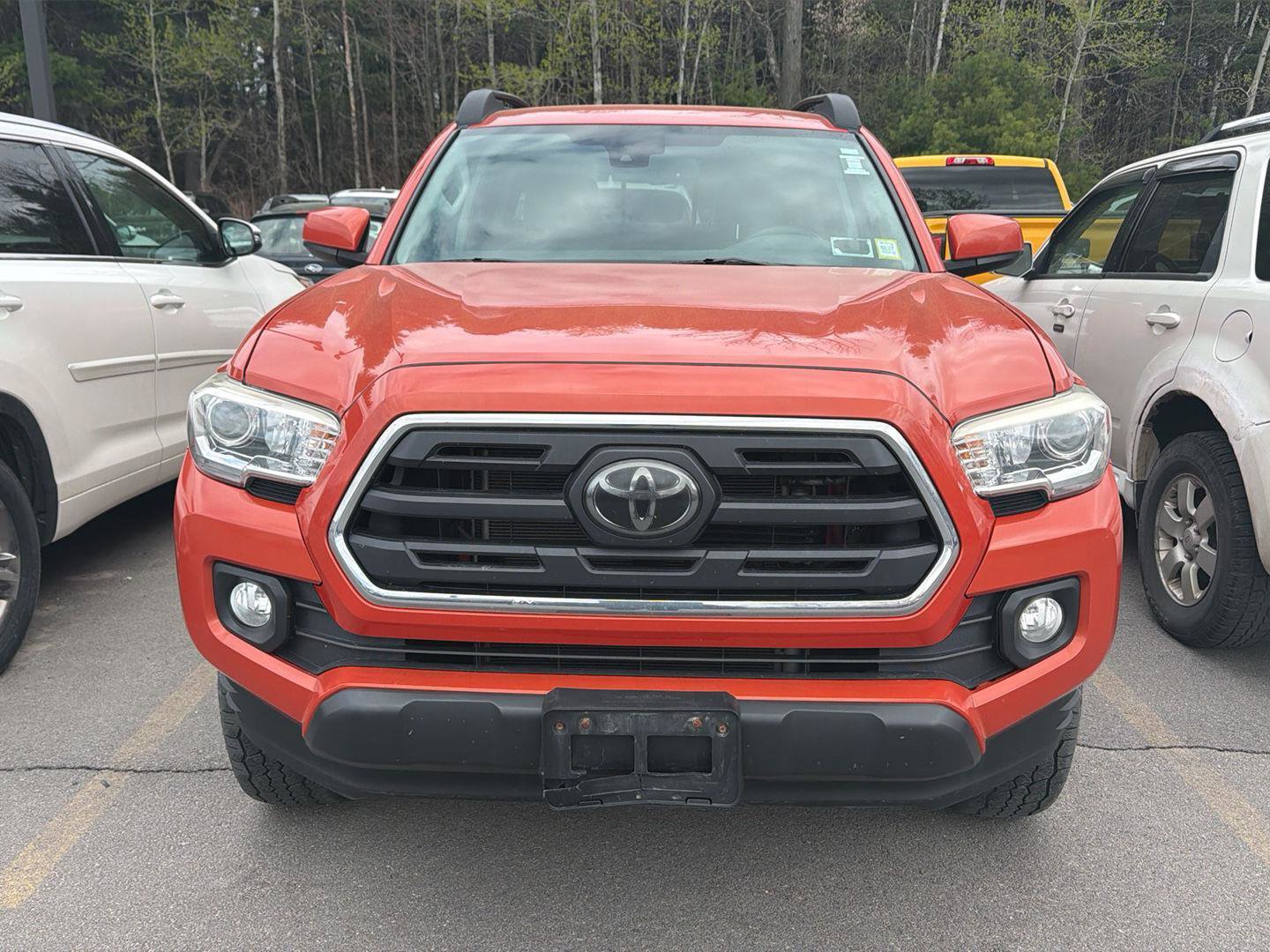 Used 2018 Toyota Tacoma SR5 AWD/4WD image 2