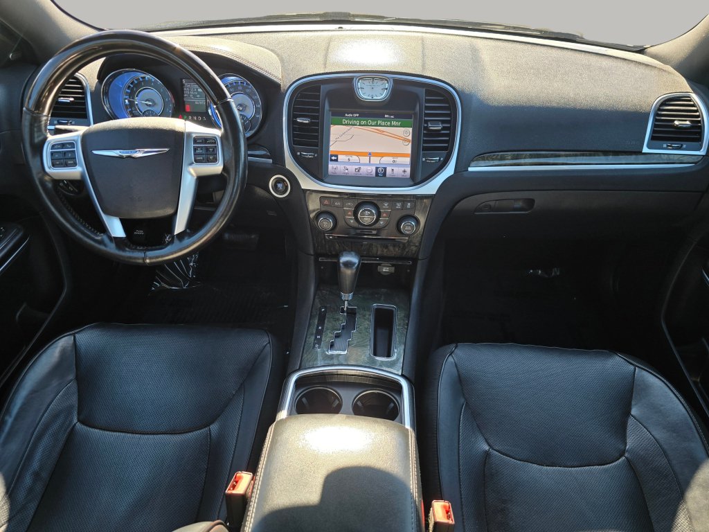 Used 2011 Chrysler 300 C RWD image 2