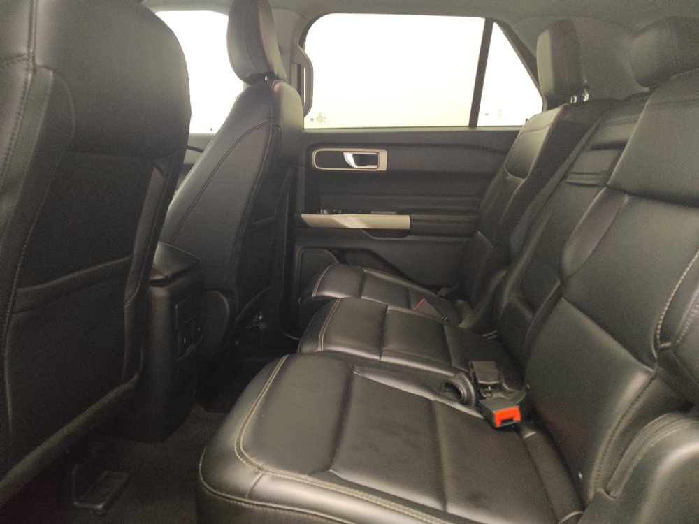Used 2023 Ford Explorer XLT w/ Equipment Group 202A AWD/4WD image 18