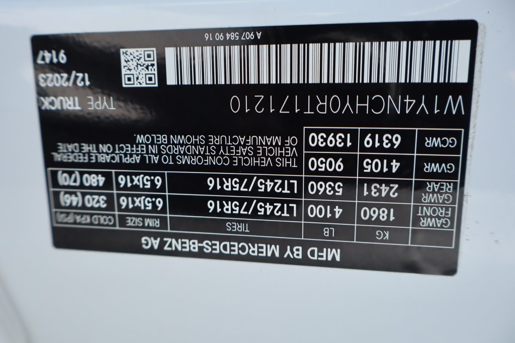Used 2024 Mercedes-Benz Sprinter 2500 image 38
