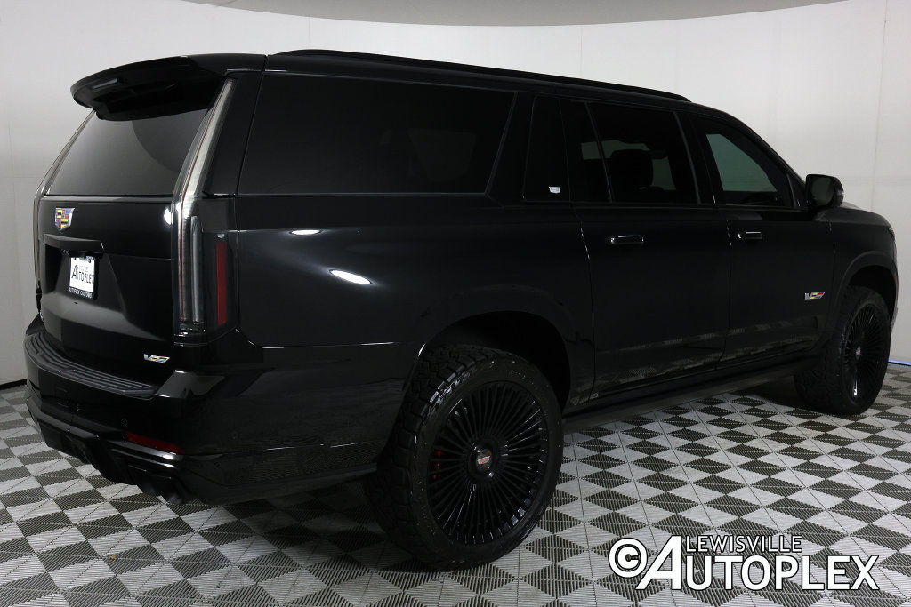 Used 2025 Cadillac Escalade ESV V AWD/4WD image 5
