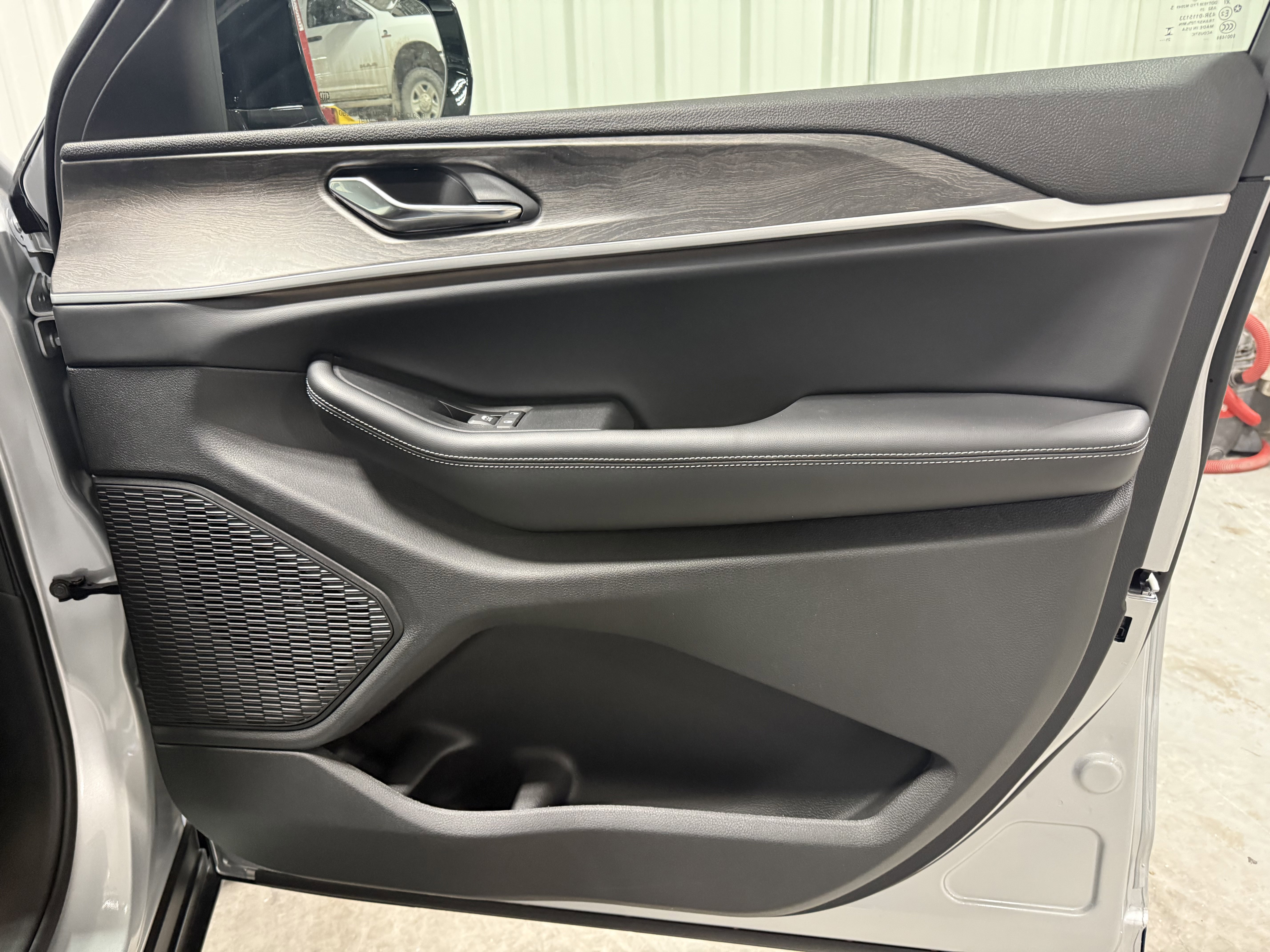 New 2025 Jeep Grand Cherokee L Limited image 12