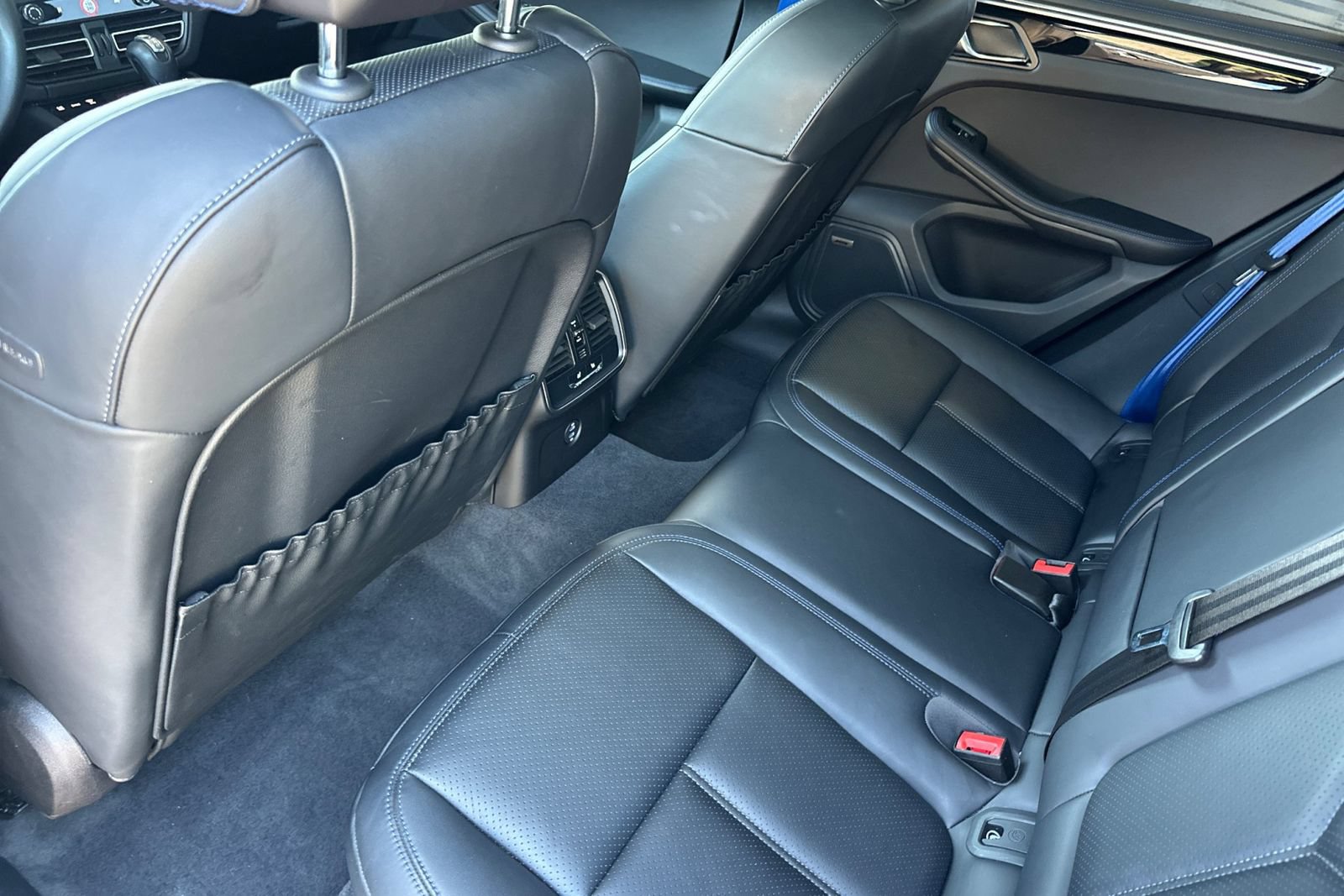 Used 2024 Porsche Macan AWD/4WD image 15