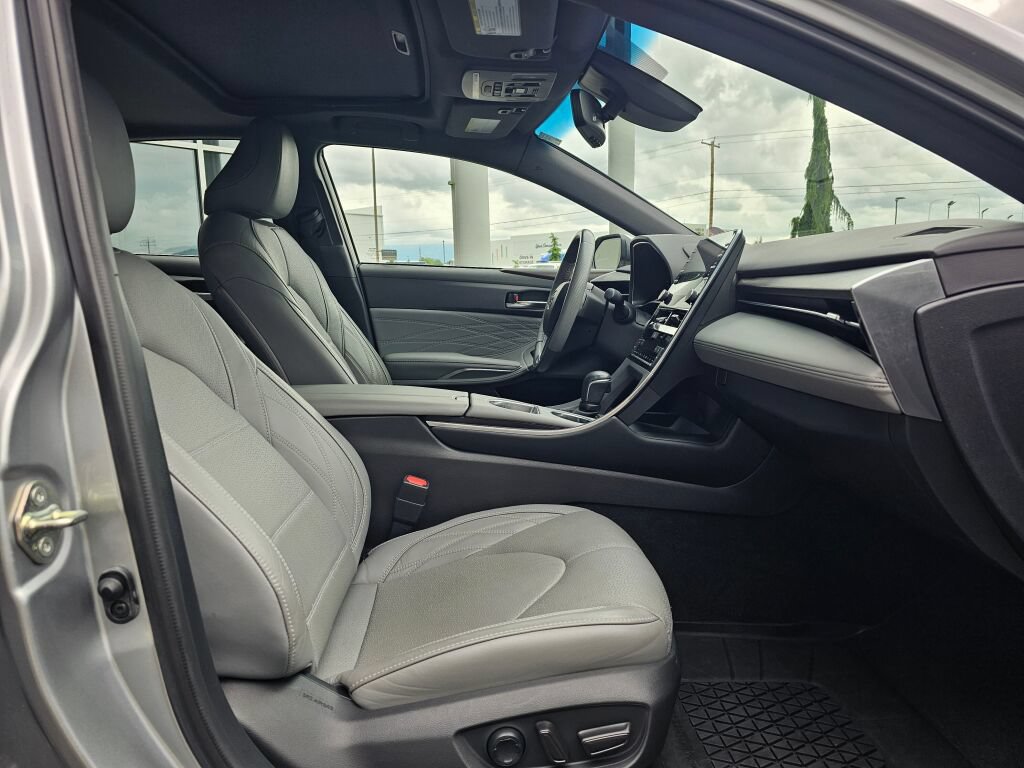 Used 2020 Toyota Avalon Limited w/ Advanced Safety Package FWD image 11