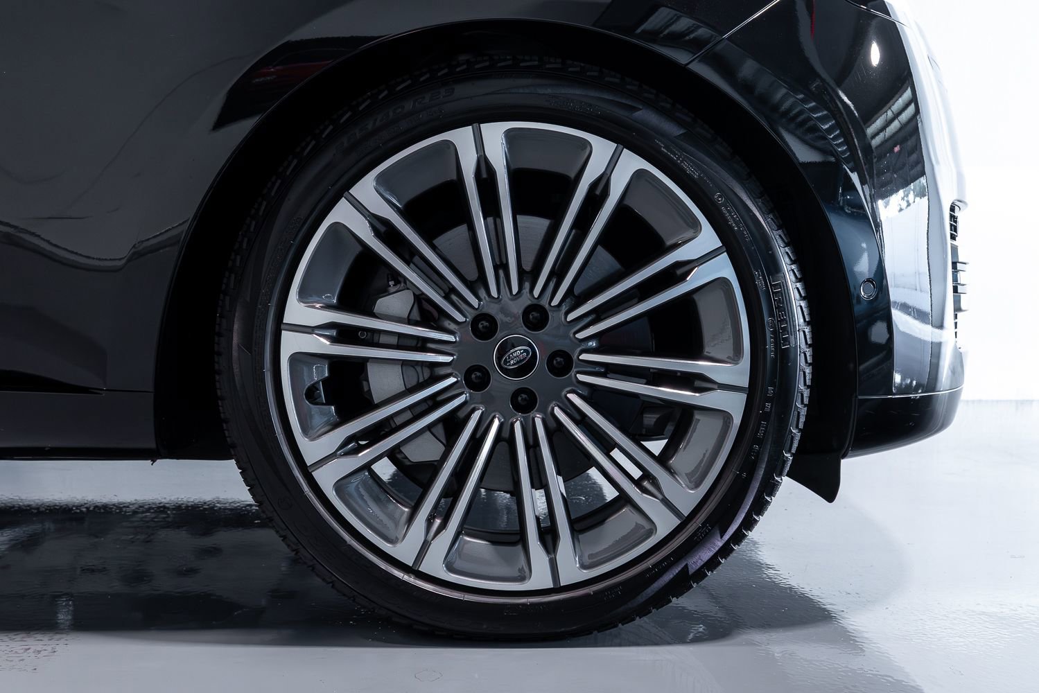 Used 2024 Land Rover Range Rover Long Wheelbase SE image 18