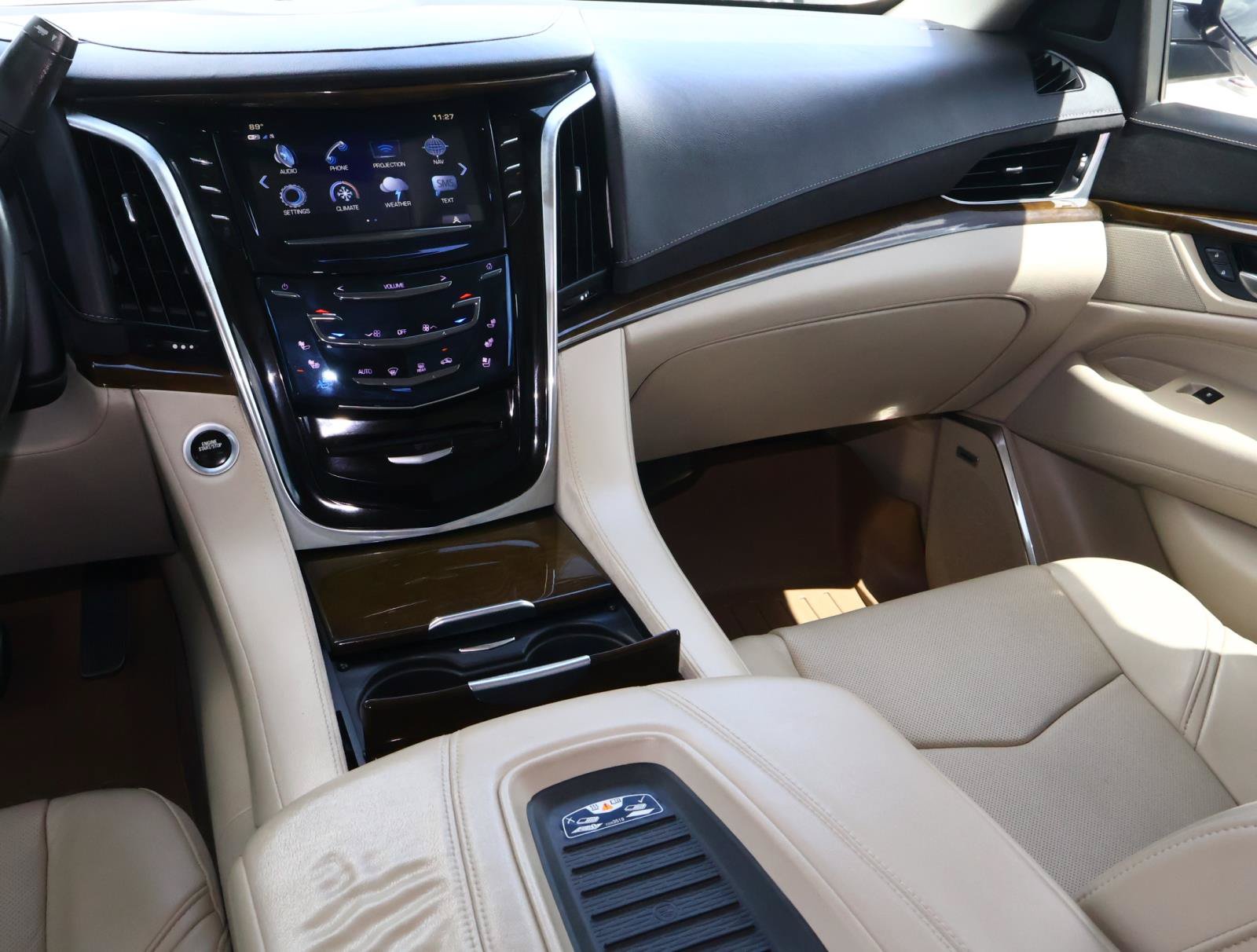 Used 2018 Cadillac Escalade Luxury RWD image 17