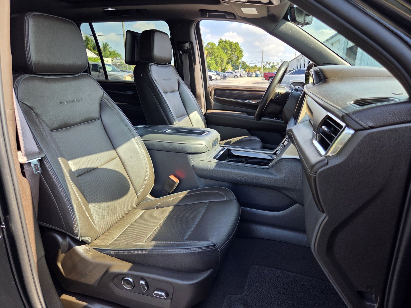 Certified 2023 GMC Yukon XL Denali w/ Denali Reserve Package AWD/4WD image 20