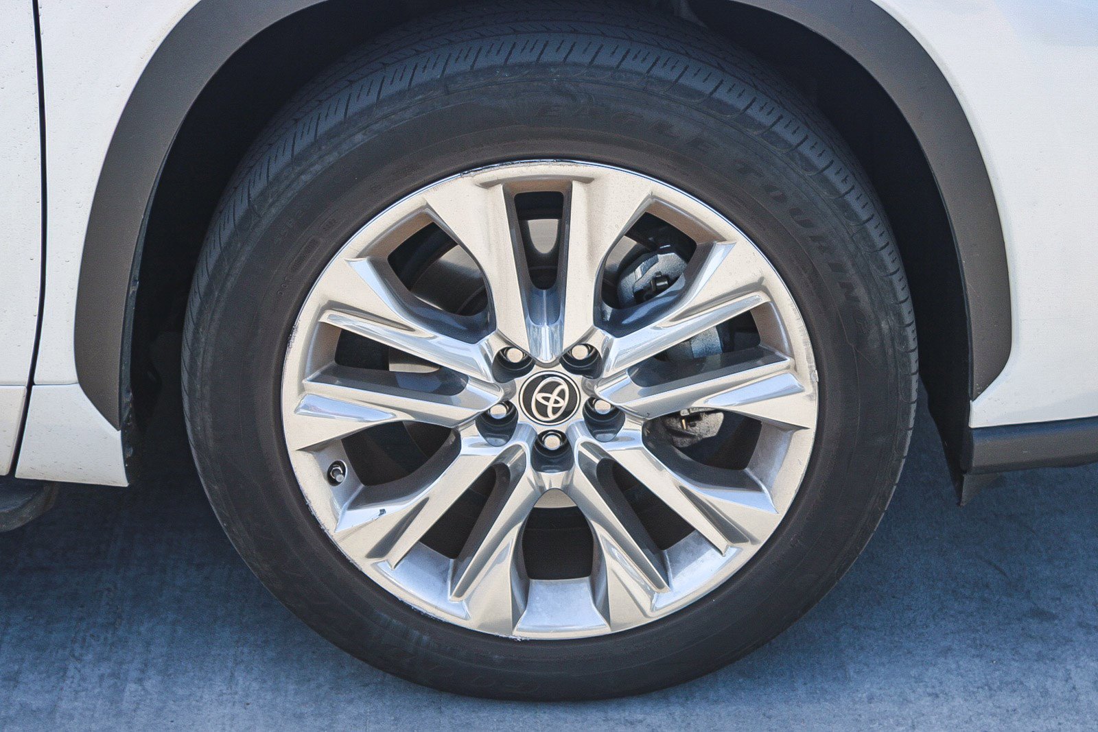 Used 2023 Toyota Highlander Limited FWD image 17