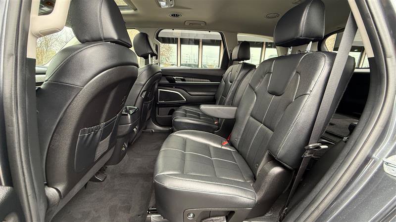 Used 2024 Kia Telluride EX w/ EX Captain's Chair Package image 17