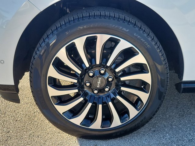Certified 2024 Lincoln Navigator Black Label image 8