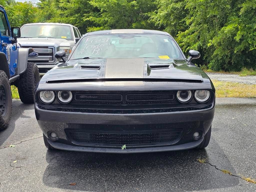 Used 2019 Dodge Challenger SXT w/ Blacktop Package RWD image 8