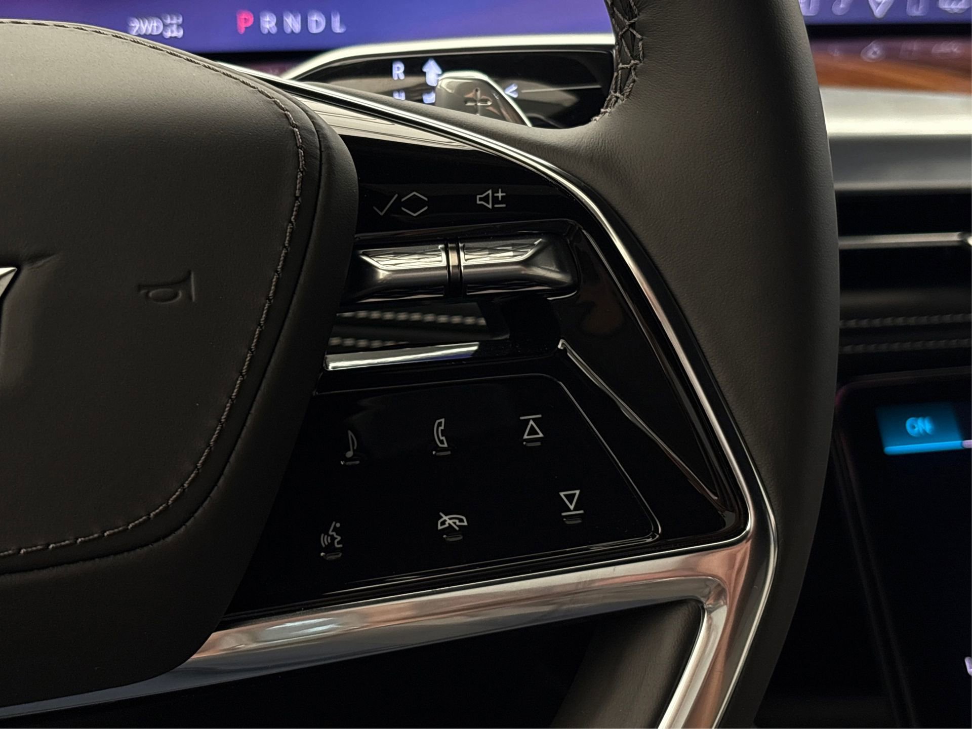 Used 2025 Cadillac Escalade Sport Platinum w/ LPO, ONYX Package image 31