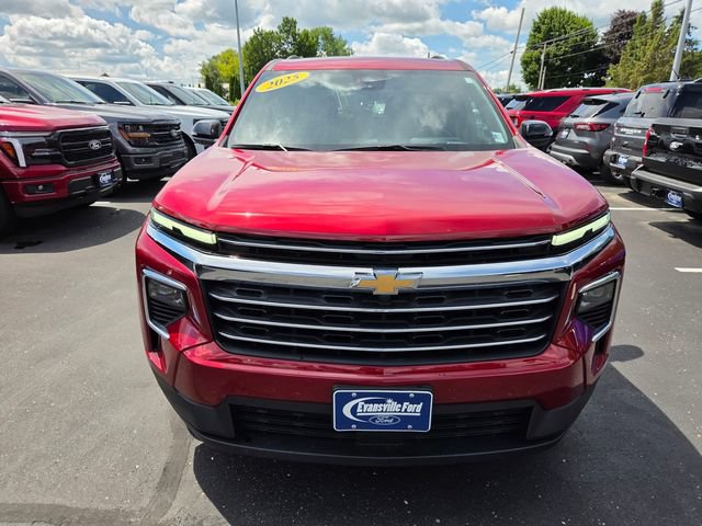 Used 2025 Chevrolet Traverse LT AWD/4WD image 2