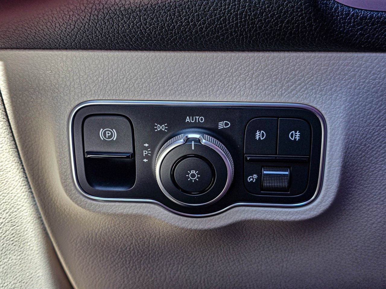 New 2026 Mercedes-Benz GLB 250 4MATIC image 26