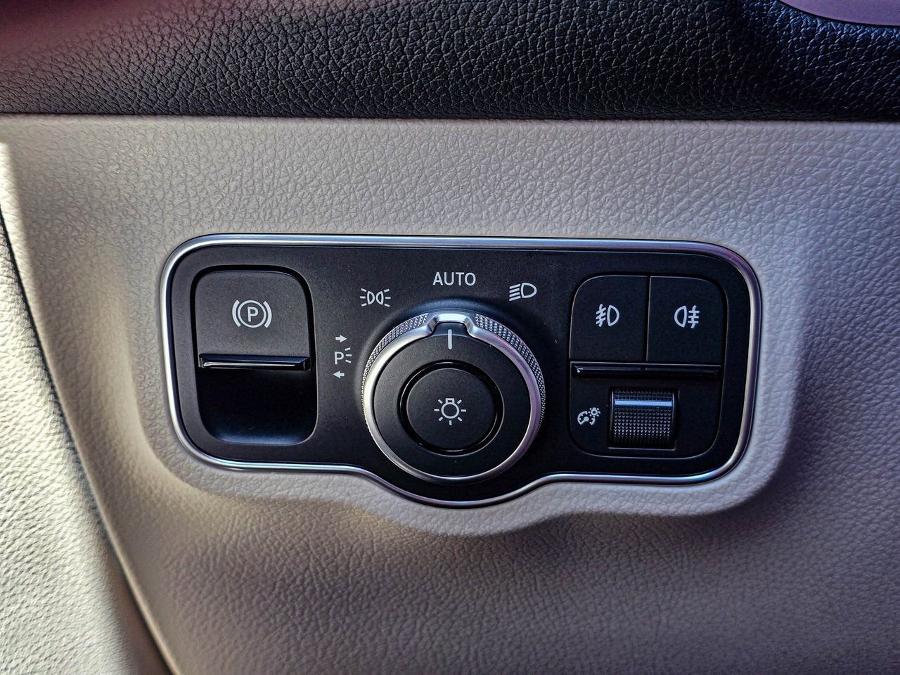 New 2026 Mercedes-Benz GLB 250 4MATIC image 26