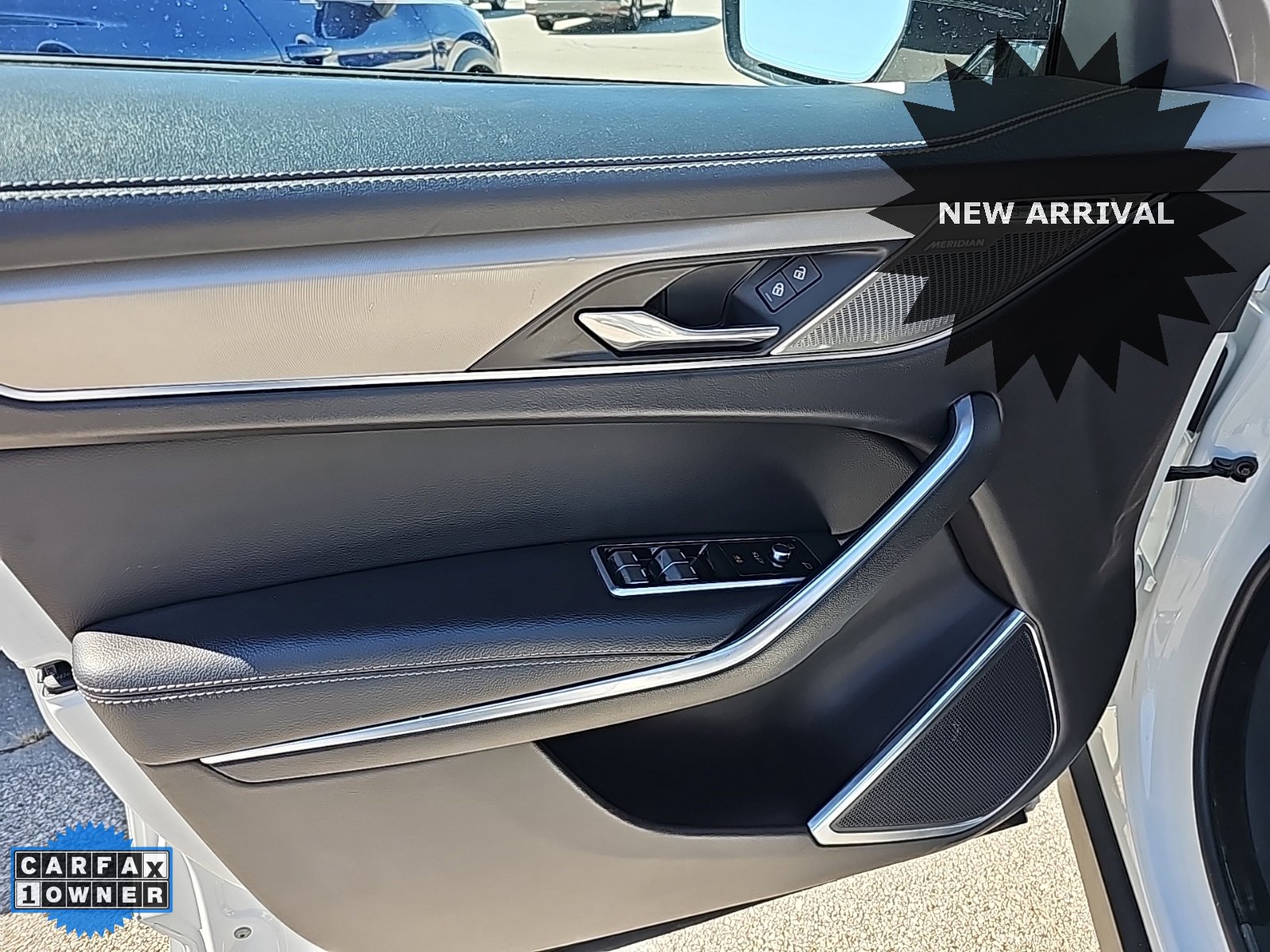 Used 2025 Jaguar F-PACE R-Dynamic S image 8
