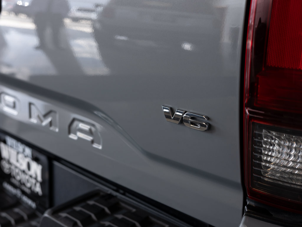 Used 2018 Toyota Tacoma TRD Sport AWD/4WD image 7