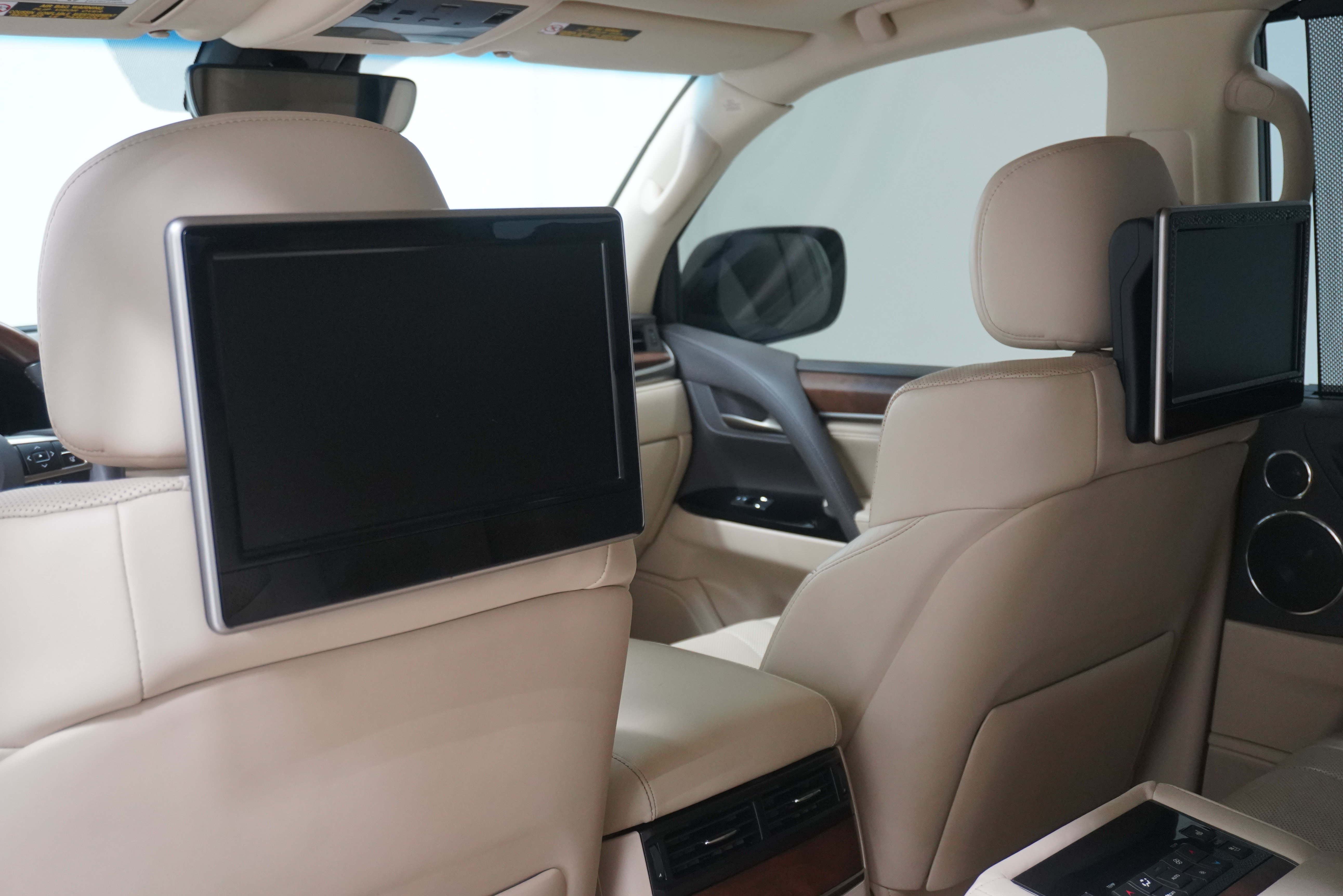 Used 2018 Lexus LX 570 4WD w/ Luxury Package image 13