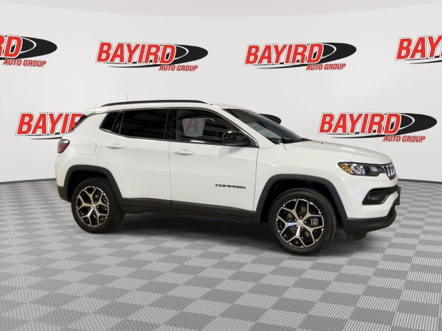 Used 2024 Jeep Compass Latitude AWD/4WD image 3