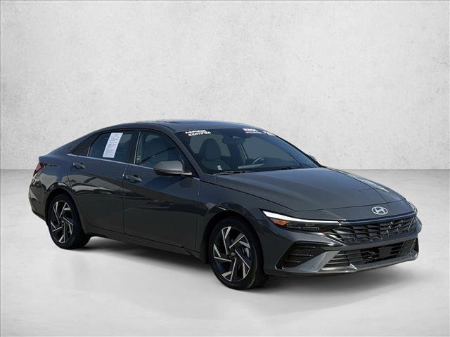 Certified 2025 Hyundai Elantra Limited image 3