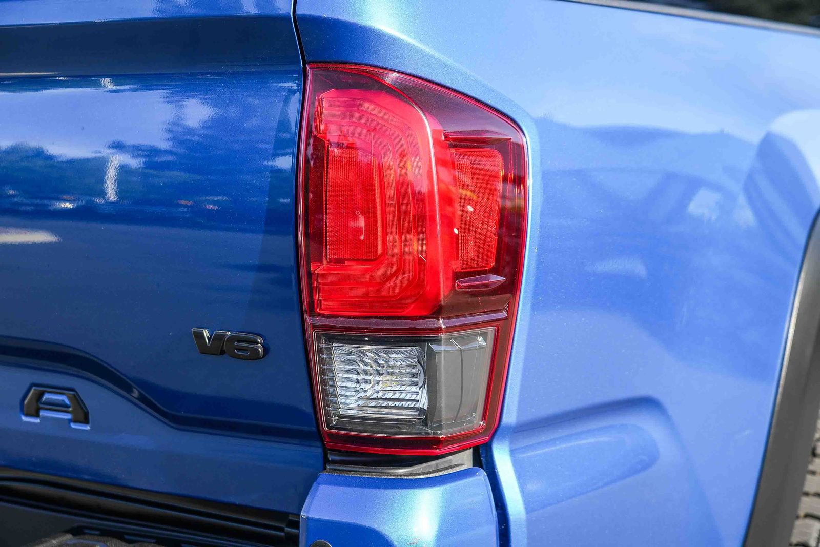 Used 2018 Toyota Tacoma TRD Off-Road w/ TRD Premium Off Road Package AWD/4WD image 11