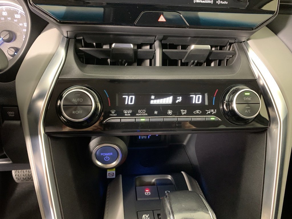 Used 2021 Toyota Venza LE image 12