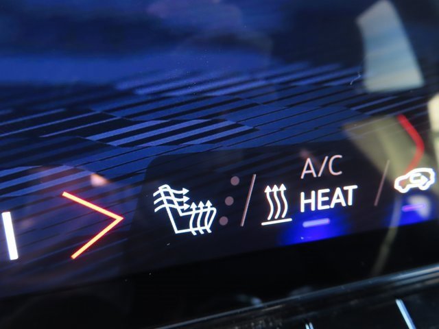 Certified 2024 Chevrolet Blazer EV RS image 32