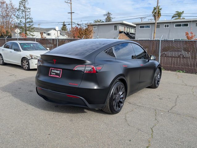 Used 2023 Tesla Model Y Performance image 5